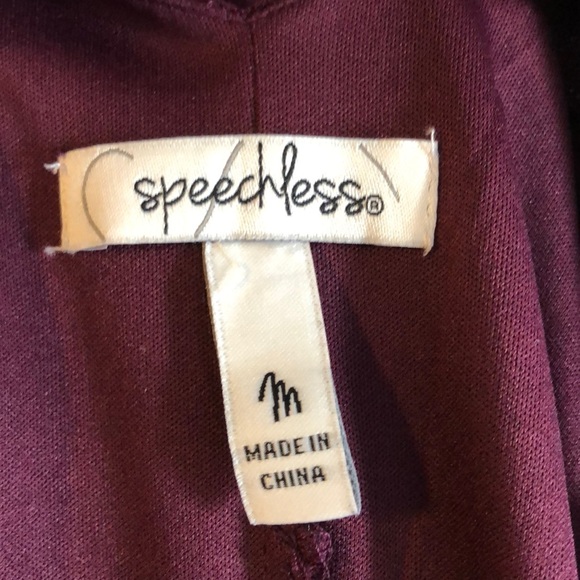 "Speechless", chiffon shift dress w/crochet bellsleeve & v-back - junior size M - Picture 9 of 11